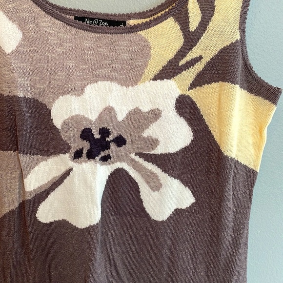 Lightweight woven tank top with floral print on front - Picture 2 of 4